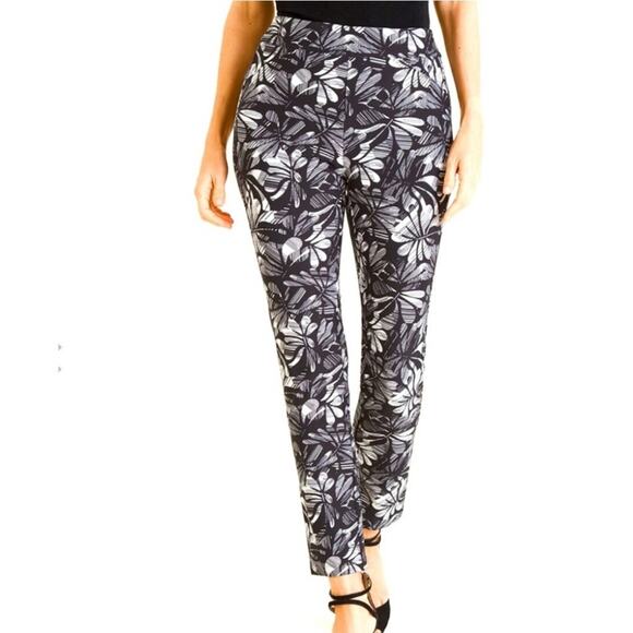 Chico's Travelers Womens Pants High Rise Black White Floral Ankle Pull On Medium - Picture 1 of 16